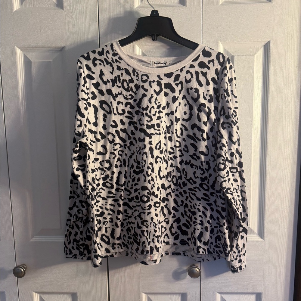 Chic Animal Print Long Sleeve Top